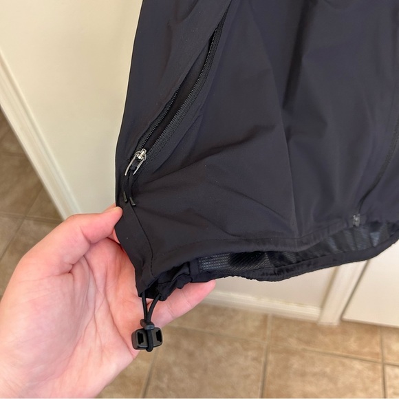 lululemon athletica Men’s Super Light Black Windbreaker Hooded Zip Up Large - Picture 7 of 11